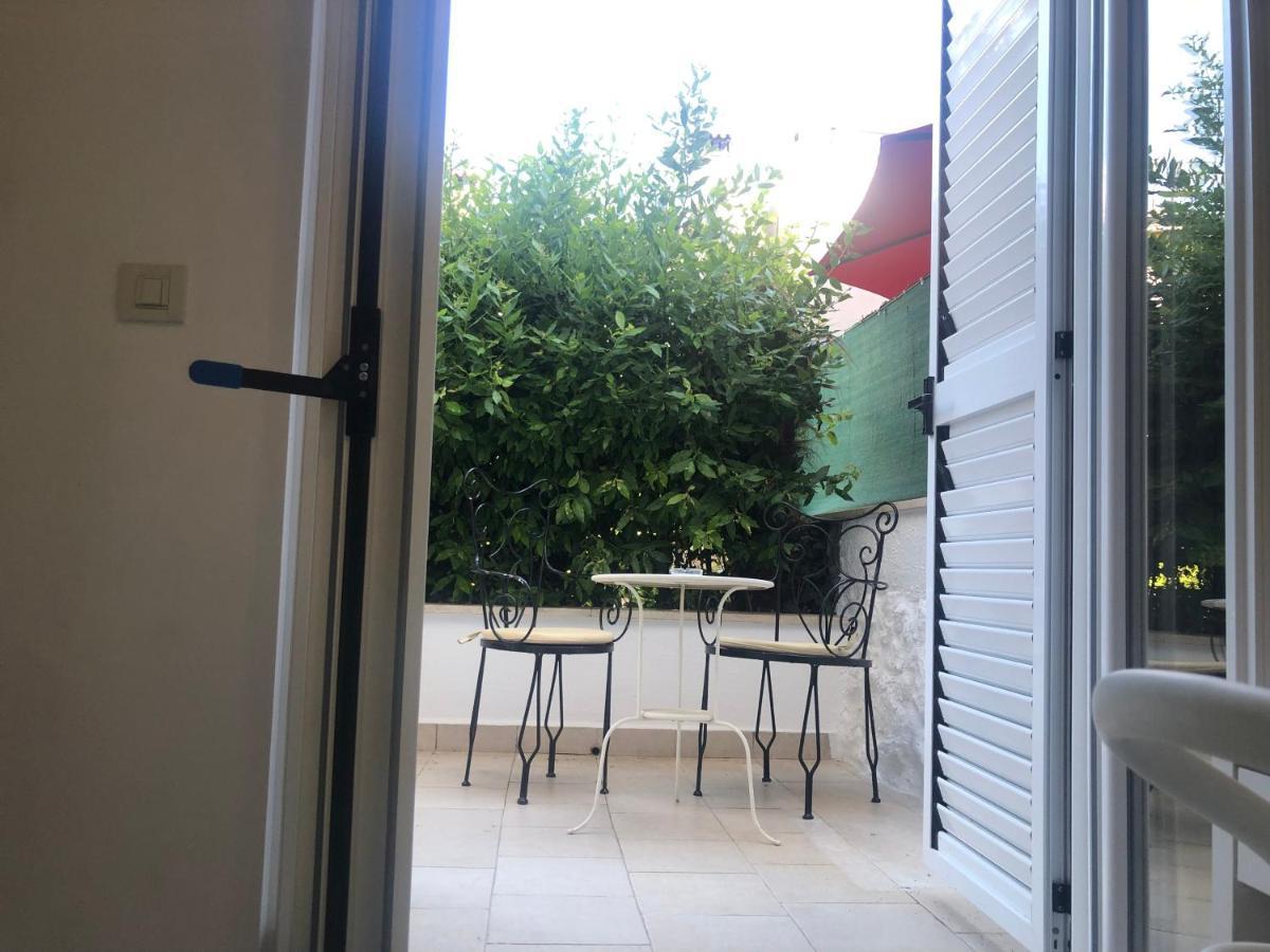 Guest House Marta Ровин Екстериор снимка