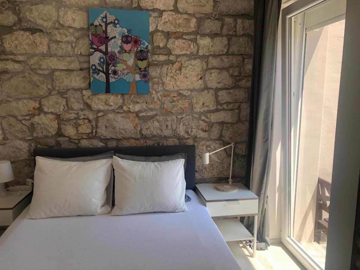 Guest House Marta Ровин Екстериор снимка