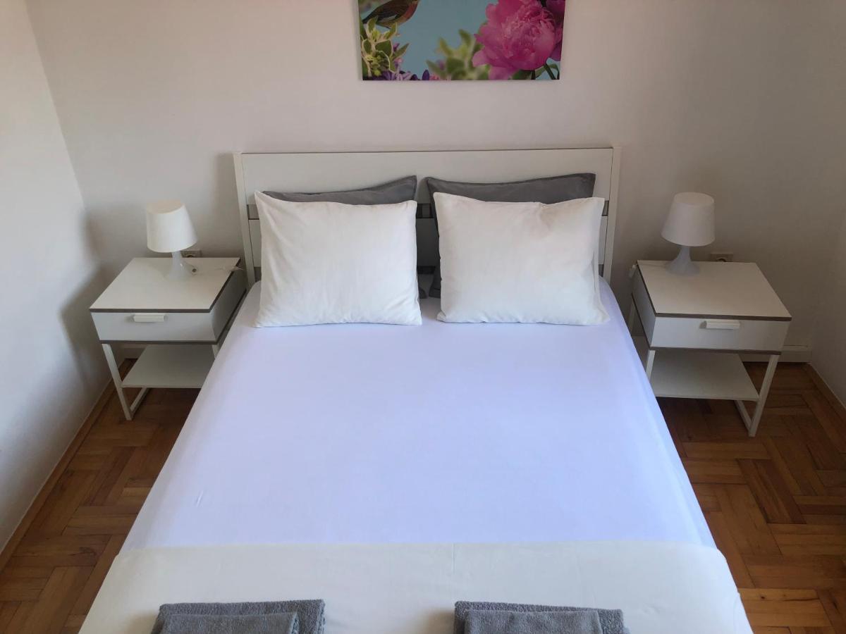 Guest House Marta Ровин Екстериор снимка