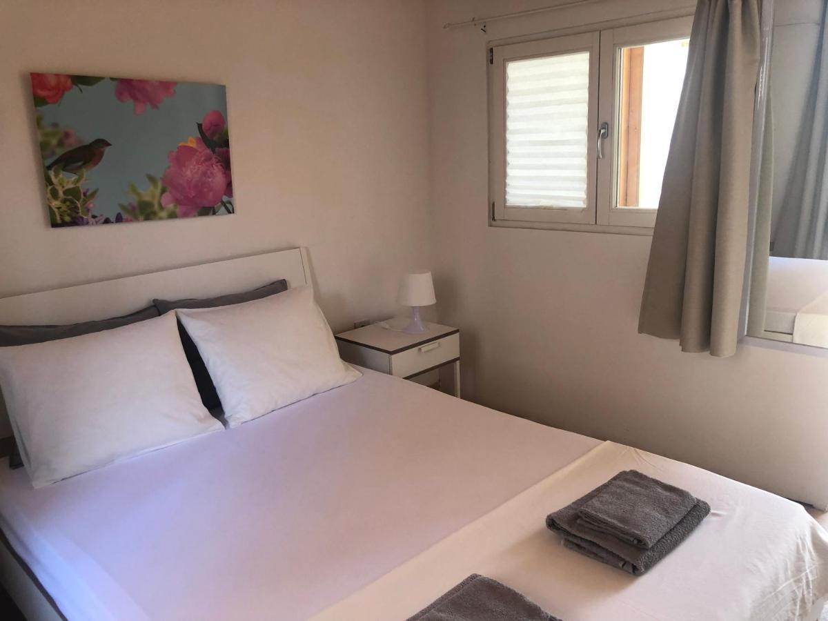 Guest House Marta Ровин Екстериор снимка
