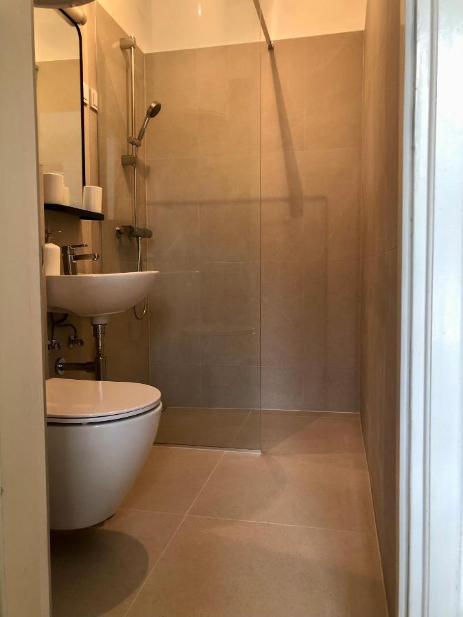 Guest House Marta Ровин Екстериор снимка