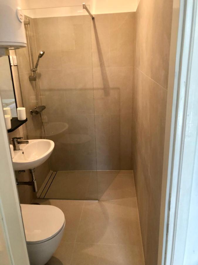 Guest House Marta Ровин Екстериор снимка