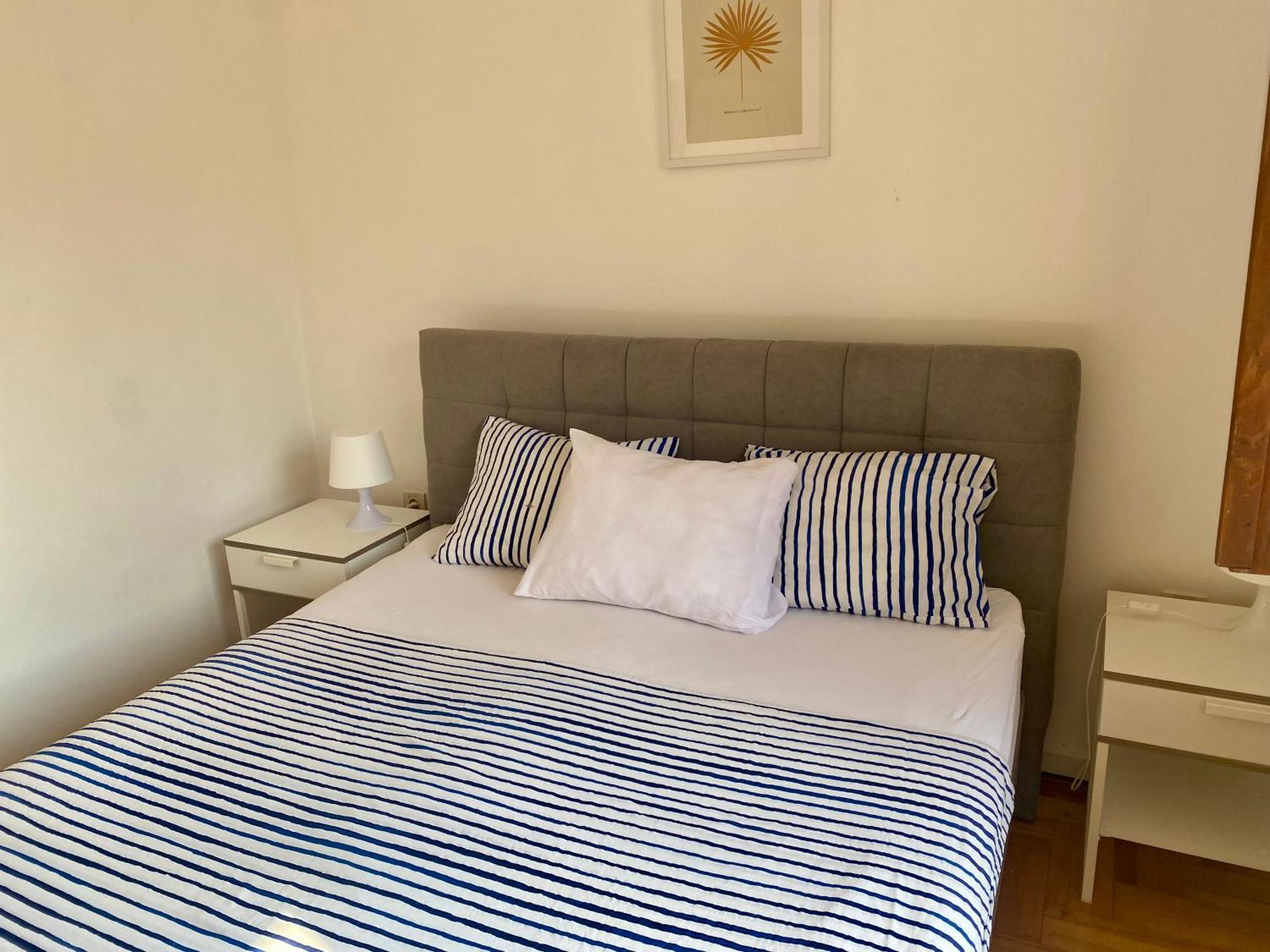 Guest House Marta Ровин Екстериор снимка