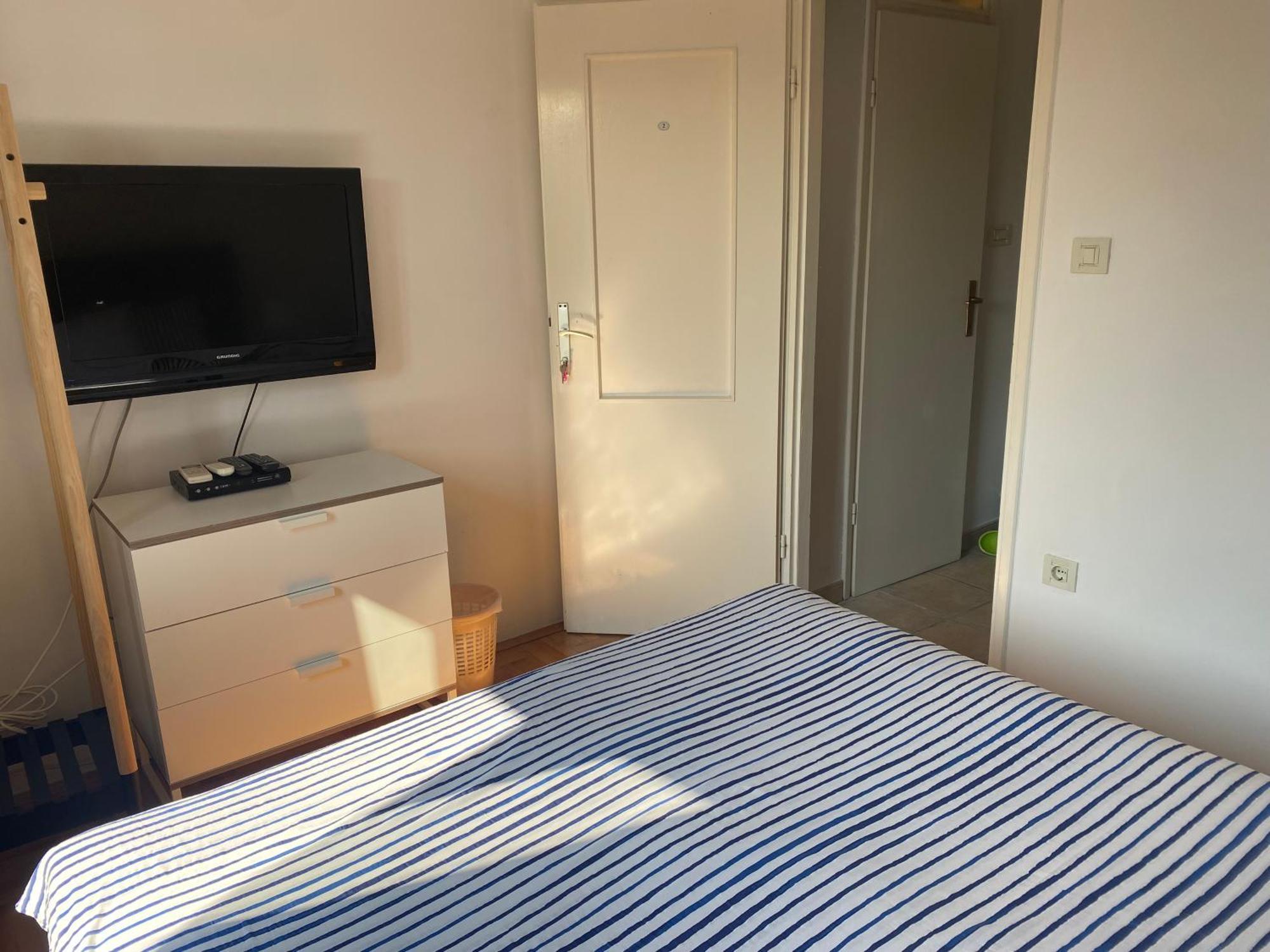 Guest House Marta Ровин Екстериор снимка