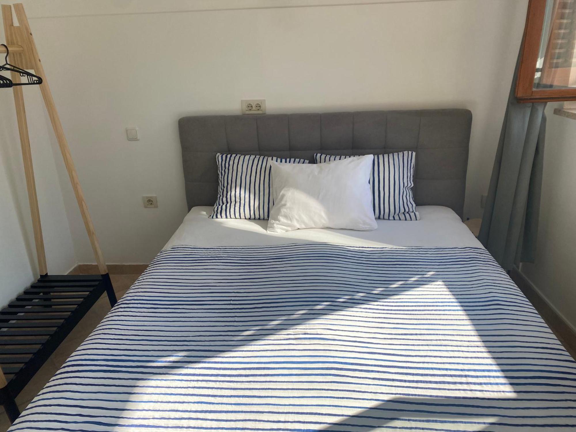 Guest House Marta Ровин Екстериор снимка
