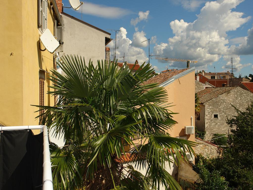 Guest House Marta Ровин Екстериор снимка